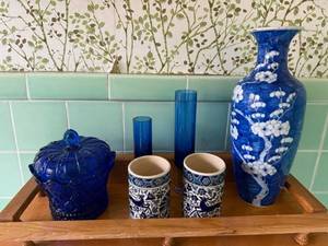 lot 107 image: Blue & White Porcelain Vase with Floral Design - Includes Lidded Jar, 2 Cups, & 2 Glass Tumblers