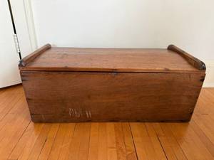 lot 121 image: Wooden Blanket Chest - Vintage Storage Trunk with Handles