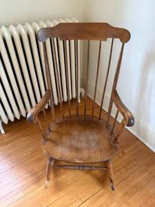 lot 122 image: Antique Windsor-Style Wooden Rocking Chair - Spindle Back, Curved Crest Rail, Solid Wood