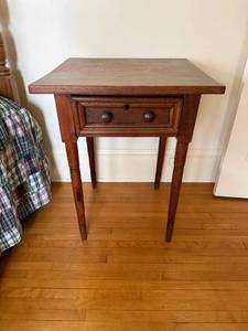 lot 124 image: Antique Wooden End Table with Drawer
