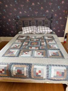 lot 126 image: Dark Wood Bed with Carved Headboard - Vintage Style Bedroom Furniture