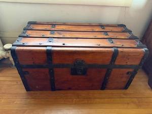lot 142 image: Vintage Wooden Steamer Trunk with Iron Straps - Floral Interior