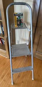 lot 148 image: Werner 4-12 ft Metal Ladder Model 264 - Stor-A-Key Keybox