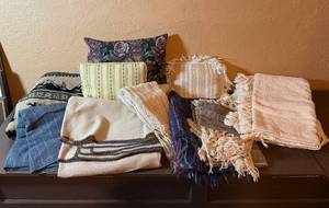 lot 150 image: Assorted Textiles Throws & Blankets - Beige Cream, Denim & Plaid