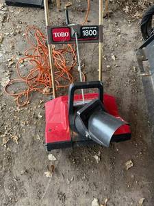 lot 158 image: Toro Power Curve 1800 Electric Snow Blower