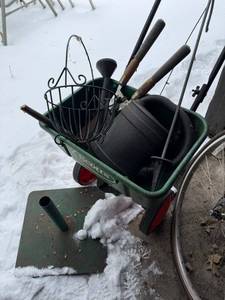 lot 165 image: Scotts Spreader with Garden Tools - Shovel, Trowels, Rake