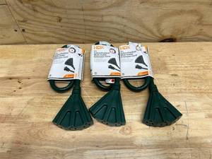 lot 66 image: 2 ft. 143 Light Duty IndoorOutdoor Extension Cord with Multiple Outlet Triple Tap End, Green (lot of 3)