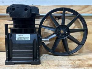 lot 85 image: Compressor Pump & Flywheel B3800B, 1 Stage