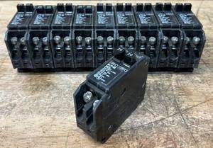 lot 262 image: BR 2-20 Amp Single Pole Tandem Non-CTL Circuit Breaker lot of 10