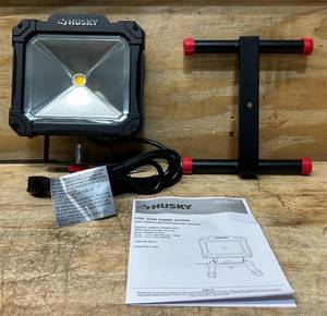lot 325 image: Husky 3500 LUMEN LED Work Light