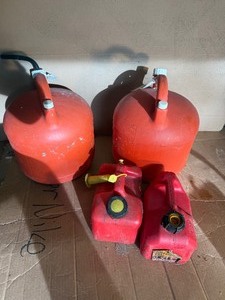 Lot of various gas cans