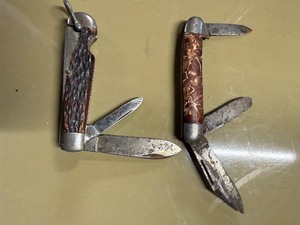 Two jack knives as is