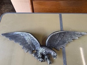 vintage cast metal or aluminum American bald eagle wall plaque