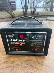 vintage Sears 6 Amp Battery Charger Powers up.