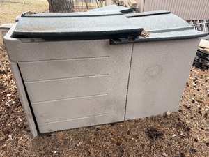 Rubbermaid outdoor storage unit