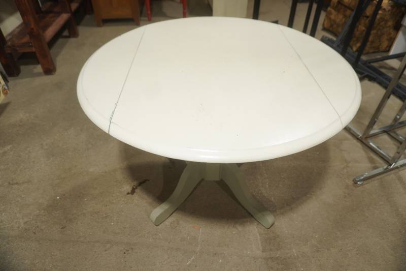 Painted Wooden Pedestal Table w2 drop down leaves