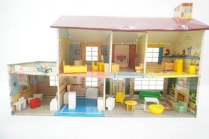 Vintage Marx tin lithograph dollhouse. 1950s (waccessories)