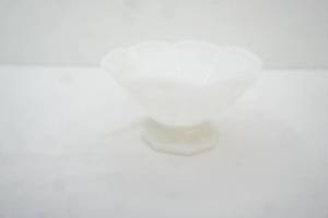 Vintage Anchor Hocking milk glass pedestal fruit bowl 9 diameter by 5.5 tall