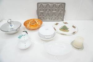 Gingerbread Man Pan Baking & Serving Dishes