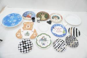 Collectible Holiday Plates. Decor & Serving