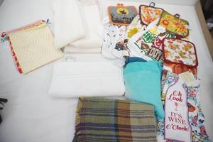 Kitchen Towels, Bathroom Hand Towels and Other Linens