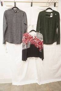 (3ct) NewLike New Womens Blouses. Size L. Under Armor, Reebok