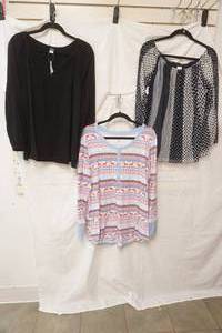 (3ct) NewLike New Womens Blouses. Size XL, L, L
