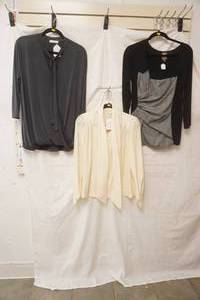 (3ct) NewLike New Womens Blouses. Size M, S