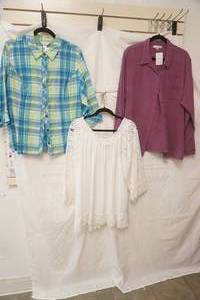 (3ct) NewLike New Womens Blouses. Size XXL, XL.