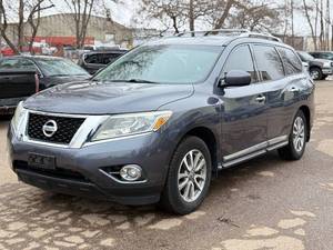 2013 NISSAN PATHFINDER S 2 Owner  4x4  3rd Row Seating (NO RESERVE)