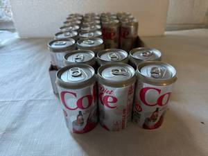 lot 298 image: SSS. 24x 7.5oz Diet Coke