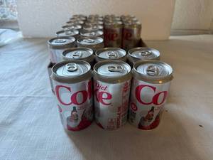 lot 299 image: SSS. 24x 7.5oz Diet Coke