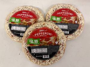 lot 81 image: H. 3x Ultimo Pepperoni Pizza
