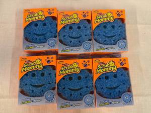 lot 3 image: 6x Scrub Mommy-Snowflake