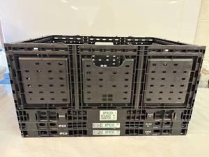 lot 8 image: Collapsable Plastic Storage Containers