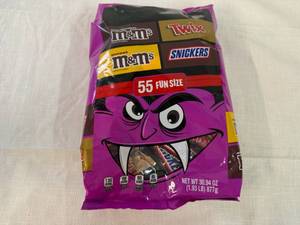 lot 62 image: 55pcs Fun Size Candy-32026