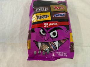 lot 63 image: 55pcs Fun Size Candy-32027