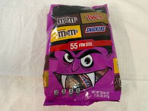 lot 64 image: 55pcs Fun Size Candy-32028