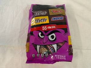 lot 65 image: 55pcs Fun Size Candy-32029