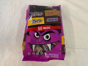 lot 67 image: 55pcs Fun Size Candy-32031