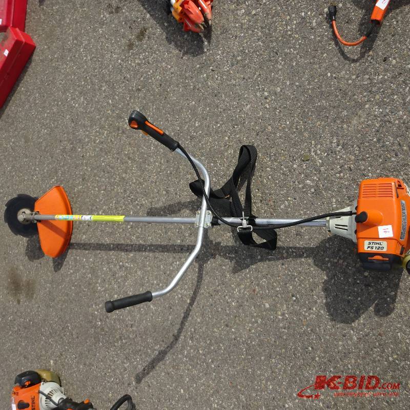 lot 16 image: Stihl FS120 trimmer