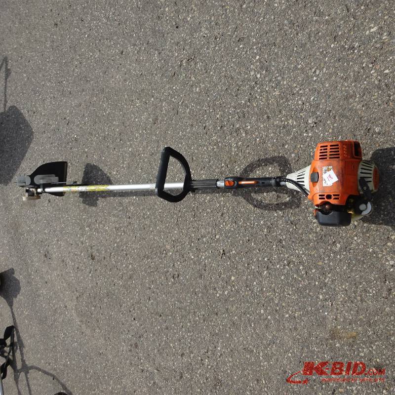 lot 18 image: Stihl FC110 Lawn edger