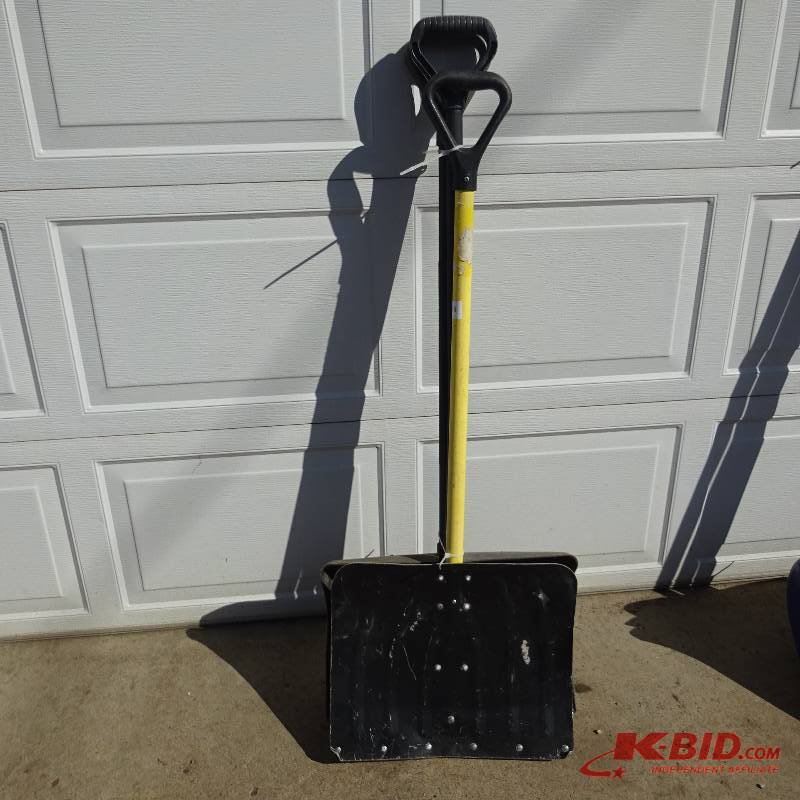 lot 30 image: 3 snow shovels