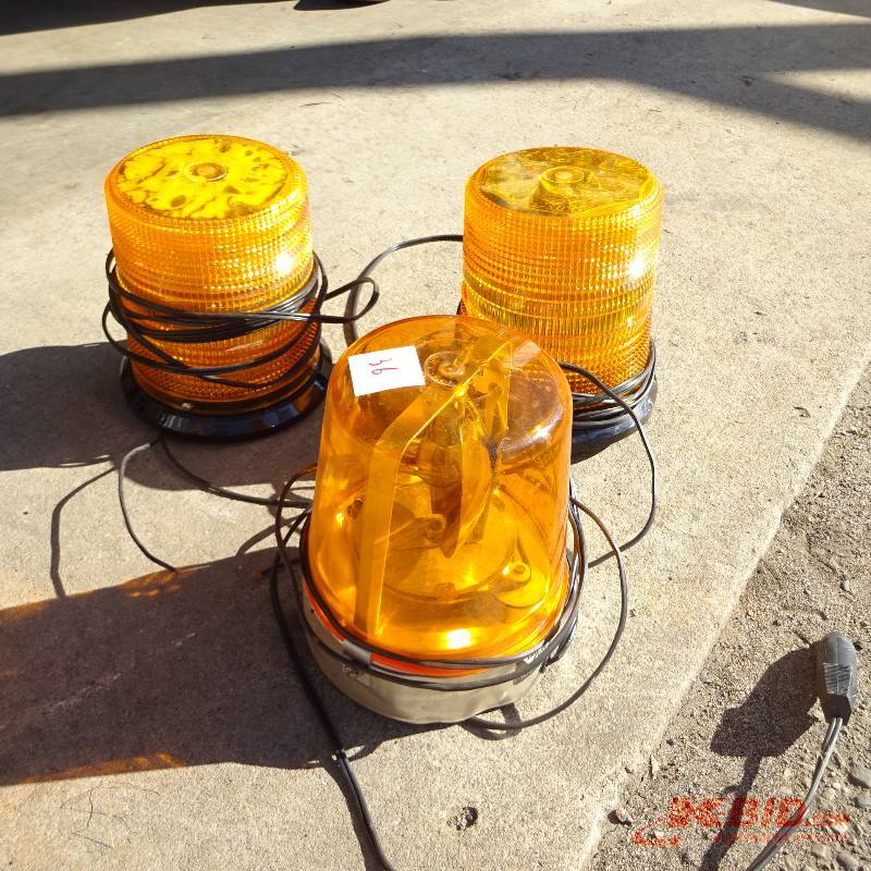 lot 36 image: 3 rotating lights