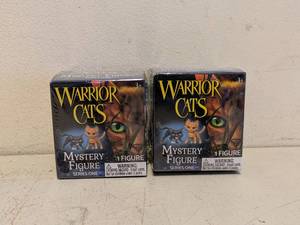 (2) WARRIOR CATS MYSTERY FIGURE