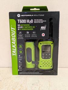 NEW MOTOROLA T600 H2O TWO-WAY RADIOS 2PK