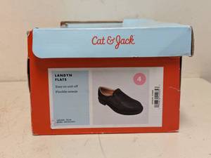 NEW CAT & JACK KIDS LANDYN FLATS SIZE 4 BLACK