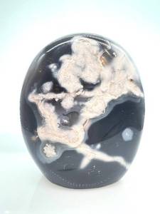 lot 35 image: Polished Agate Egg Stone - Blue Gray With White Veining