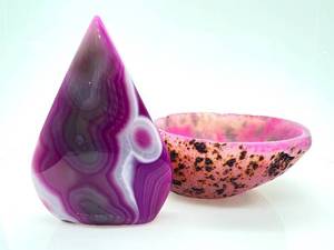 lot 43 image: Fuchsia Agate Teardrop & Pink Speckled Bowl - 2-Piece Decorative Stone Set