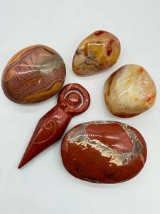 lot 73 image: Agate Stones & Red Carved Goddess - Polished, Assorted Colors